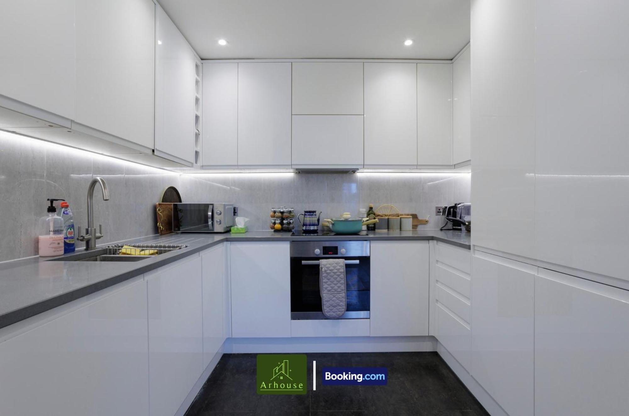 One Bedroom Apartment By Arhouse Apartments Short Lets & Serviced Accommodation Kingston With Free Wifi Kingston upon Thames  Eksteriør billede